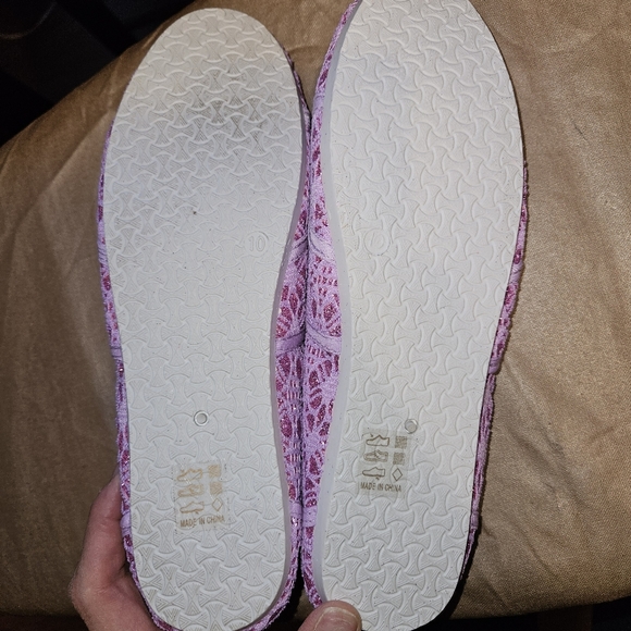 Tammy pink & lilac sparkly slip on crocheted shoes. Size 10 women. - Picture 7 of 9